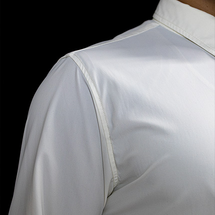 キャプテンコアのシャツ_肩～腕の全体